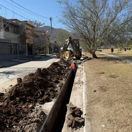 Ampliación de red de agua en calle Bartolomé Apóstol