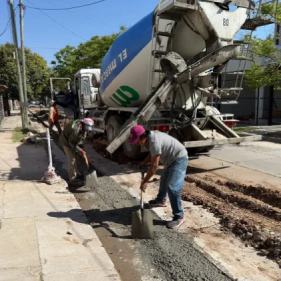 Ampliación de red de agua en calle Bartolomé Apóstol