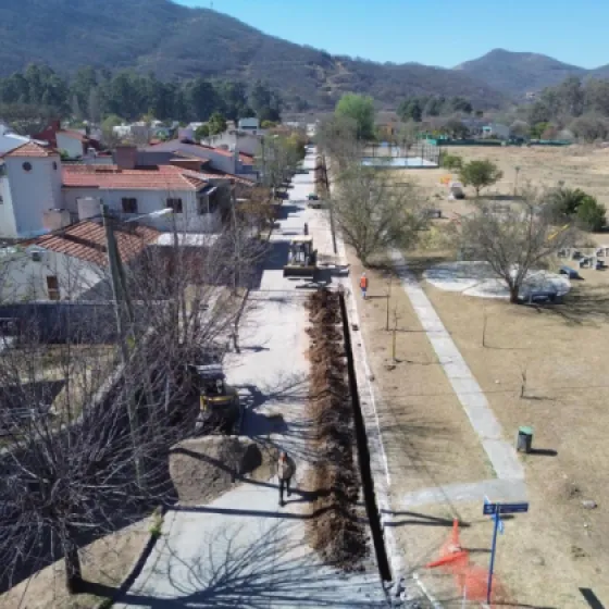 Ampliación de red de agua en calle Bartolomé Apóstol