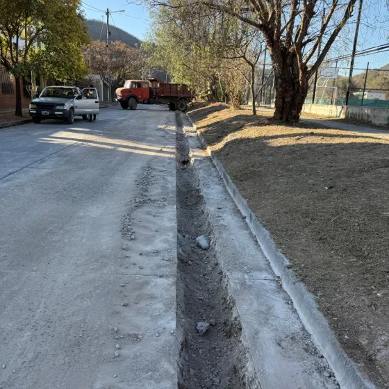 Ampliación de red de agua en calle Bartolomé Apóstol