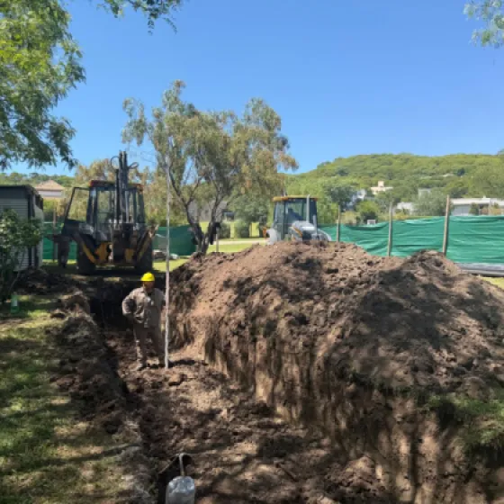 Red de agua y construcción de 2 cisternas de hormigón armado