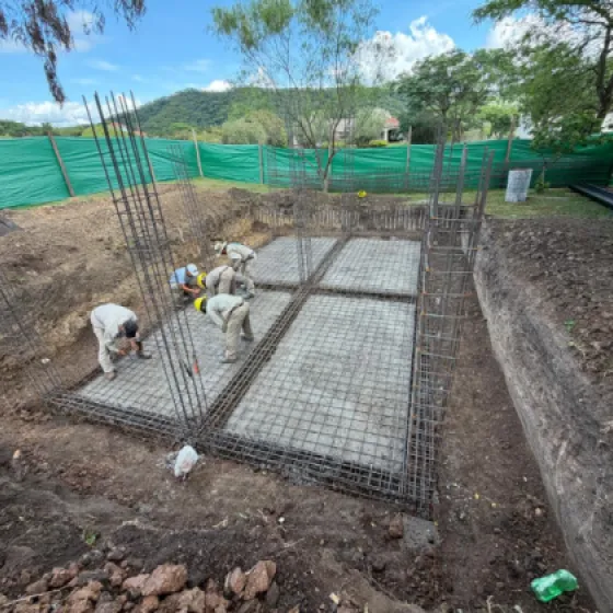 Red de agua y construcción de 2 cisternas de hormigón armado