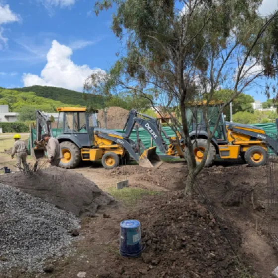 Red de agua y construcción de 2 cisternas de hormigón armado