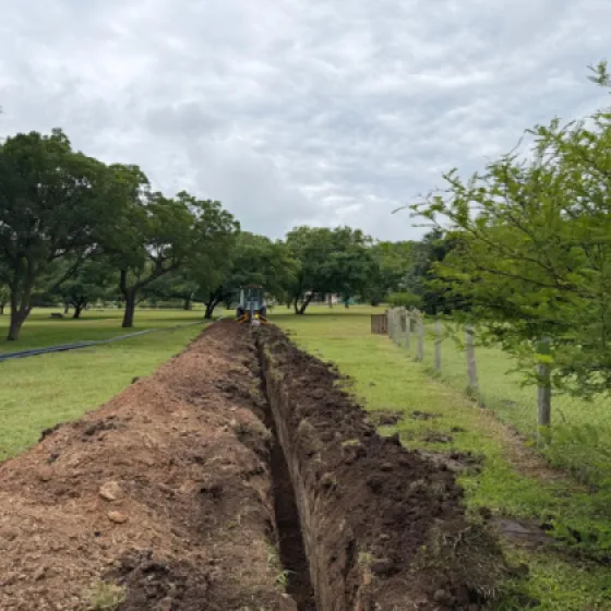 Red de agua y construcción de 2 cisternas de hormigón armado