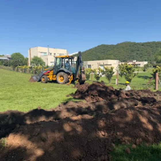 Red de agua y construcción de 2 cisternas de hormigón armado