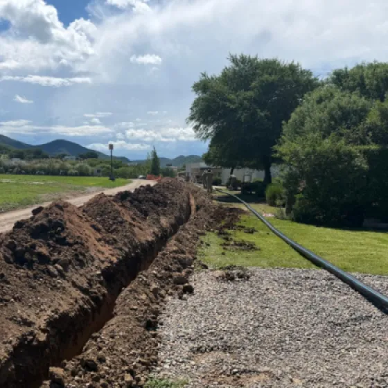 Red de agua y construcción de 2 cisternas de hormigón armado