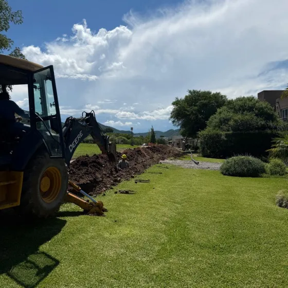 Red de agua y construcción de 2 cisternas de hormigón armado