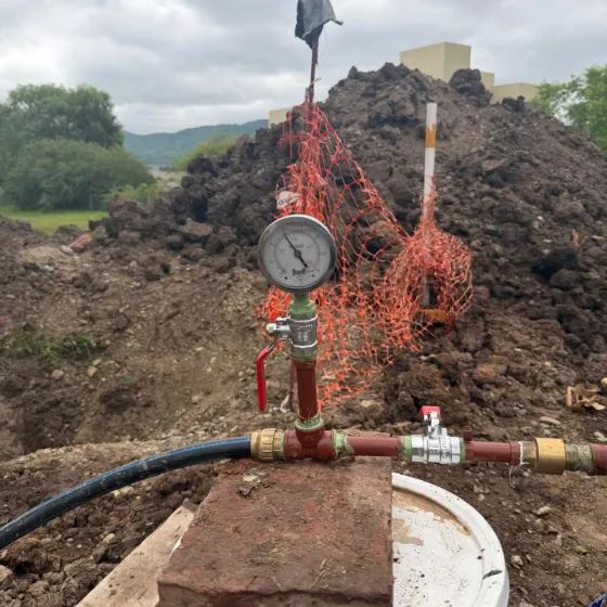 Red de agua y construcción de 2 cisternas de hormigón armado