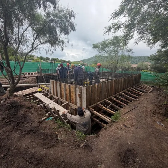 Red de agua y construcción de 2 cisternas de hormigón armado