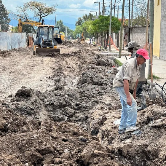Red de cloaca en calle Hipólito Yrigoyen